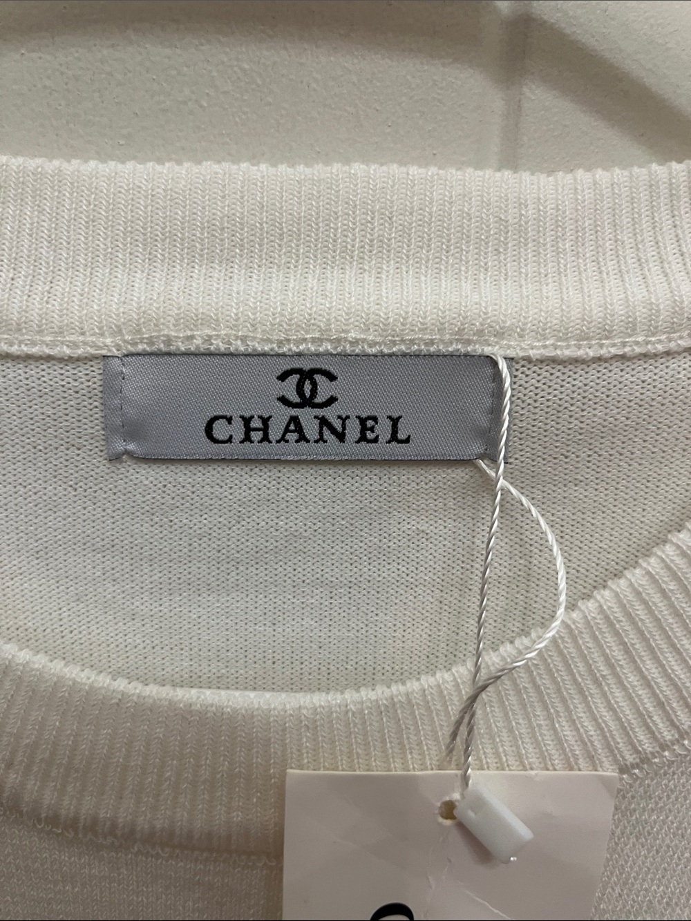 Source Unknown White Crewneck Sweater with Red Chanel Logo - Picture 2 of 4